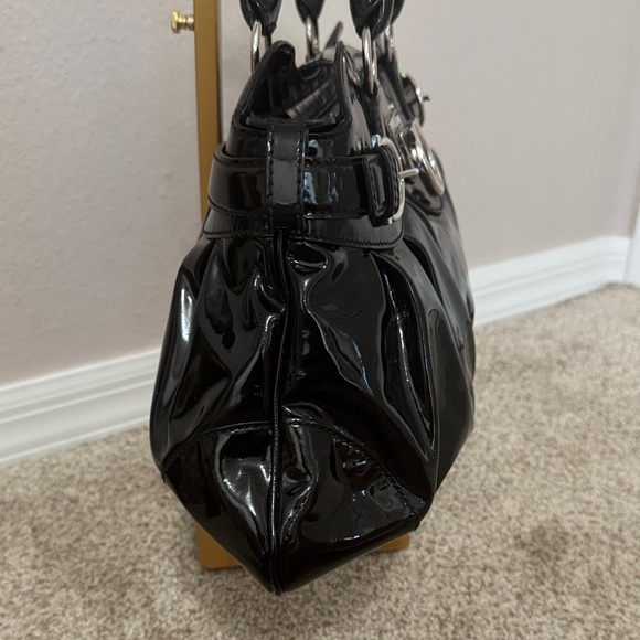 **♥️♥️Salvatore Ferragamo Black Patent Leather Handbag♥️♥️** - Picture 4 of 13